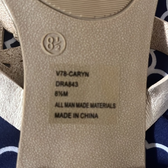 Vintage 7 Eight gold medallion flip-flops- New - Picture 3 of 5